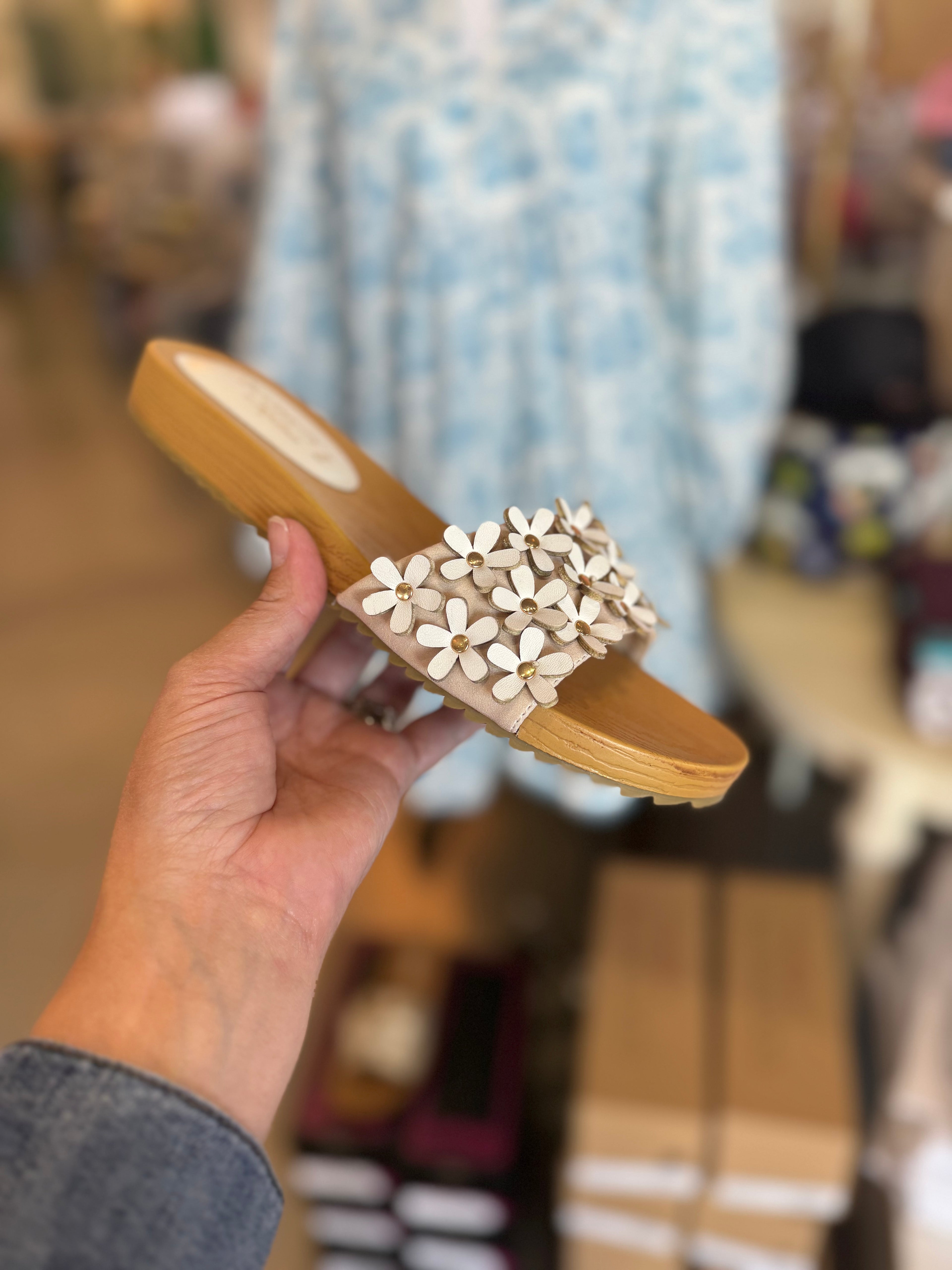 Chelsea Flower Sandal - white