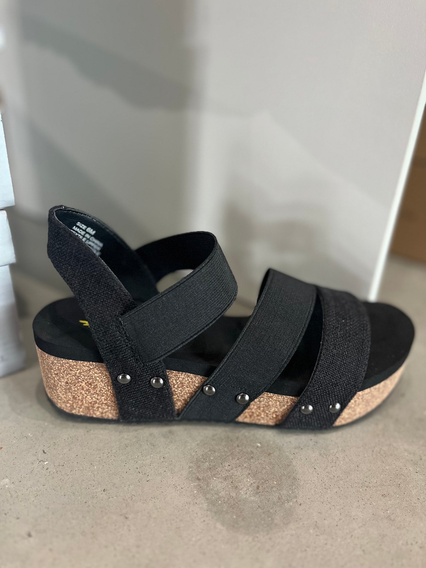 Black Picnic Linen Wedge