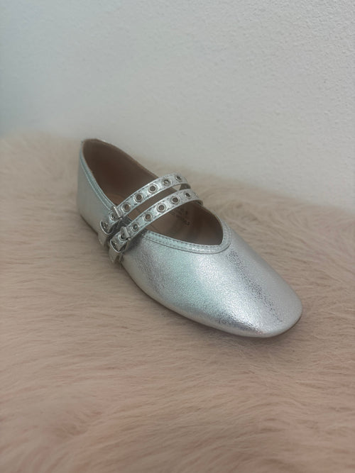 All Eyes On Me Flats