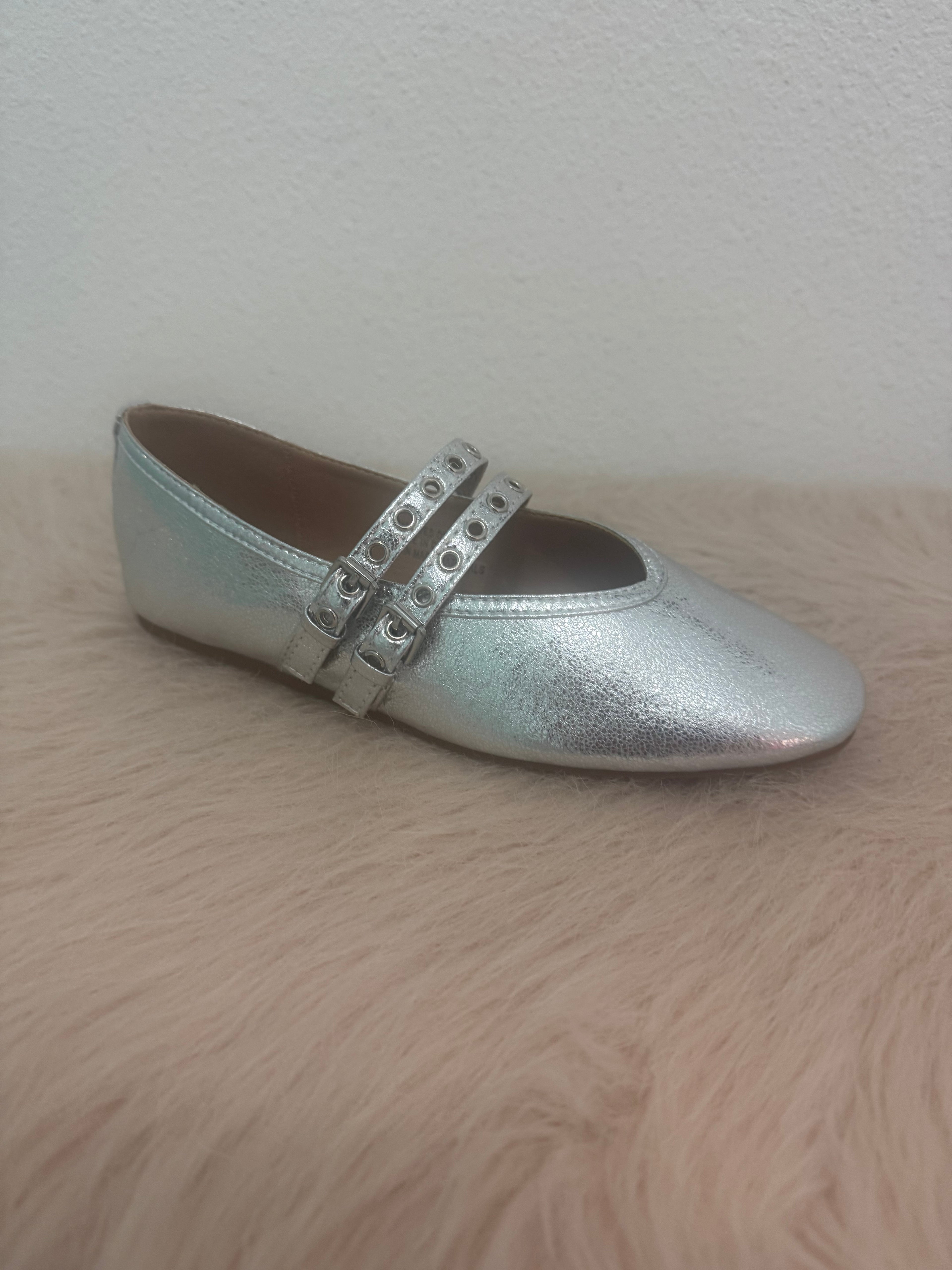 All Eyes On Me Flats